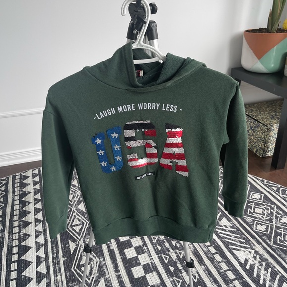 3 for 1 sweater/hoodie for boys 5-8yrs old. - Picture 7 of 8